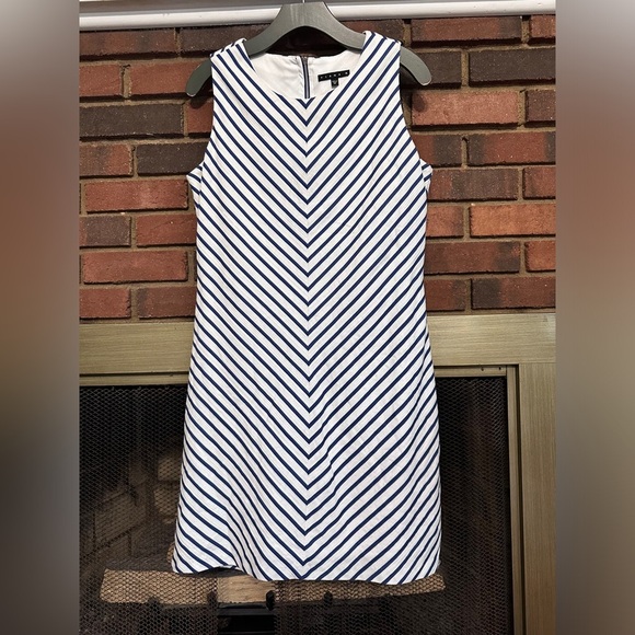 🛍️ Tiana B. 100% Cotton dress with lining Size 10 - Picture 4 of 9